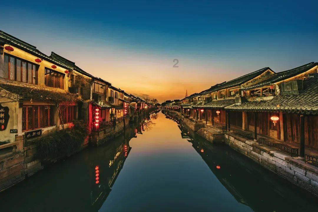 逃离破旧弃城